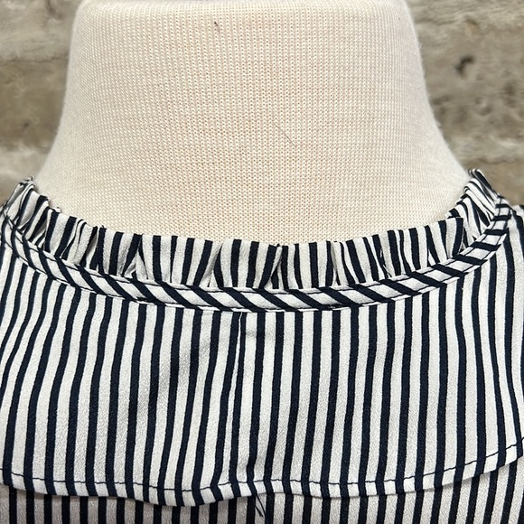 Karl Lagerfeld Paris Navy and White Striped Sleeveless Blouse size Medium - Picture 10 of 16